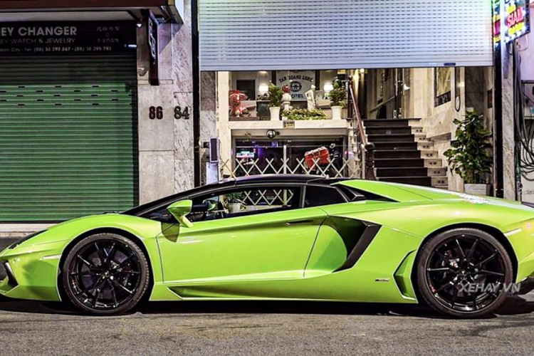 Chi tiet Lamborghini Aventador Roadster xanh com gia hon o Sau Gon-Hinh-7