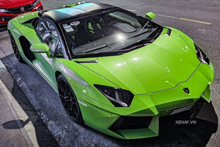 Chi tiet Lamborghini Aventador Roadster xanh com gia hon o Sau Gon