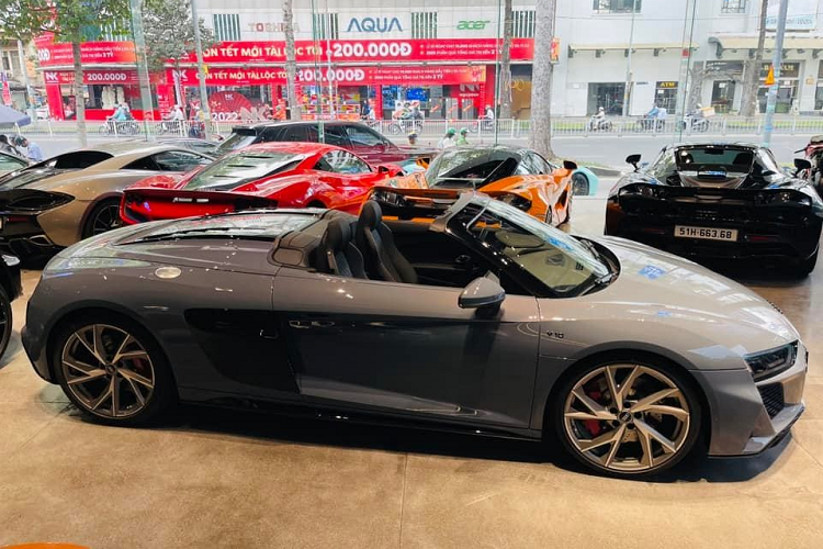 Chi tiet Audi R8 V10 Spyder 2021 mui tran dau tien ve Viet Nam