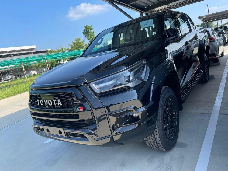 Khach Viet cho den thang 6 moi duoc giao xe ban tai Toyota Hilux-Hinh-4