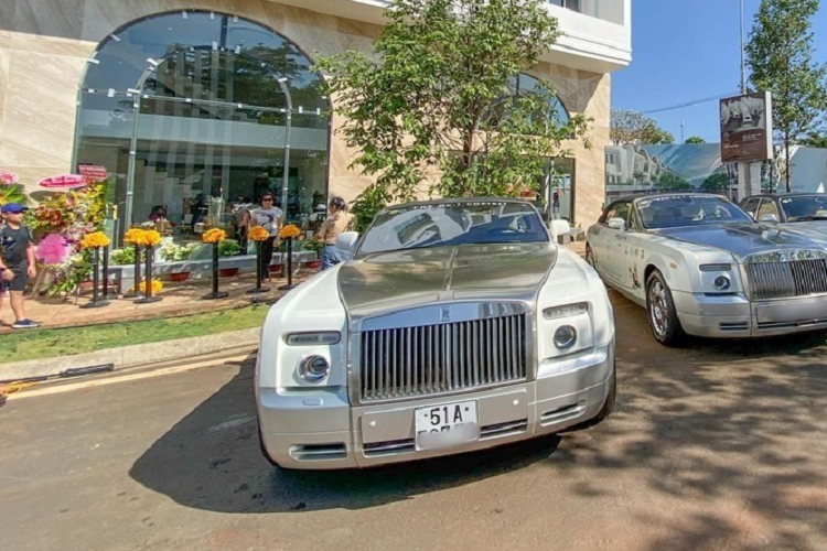 Dai gia nao so huu Rolls-Royce Phantom chuc ty nhieu nhat Viet Nam?-Hinh-8