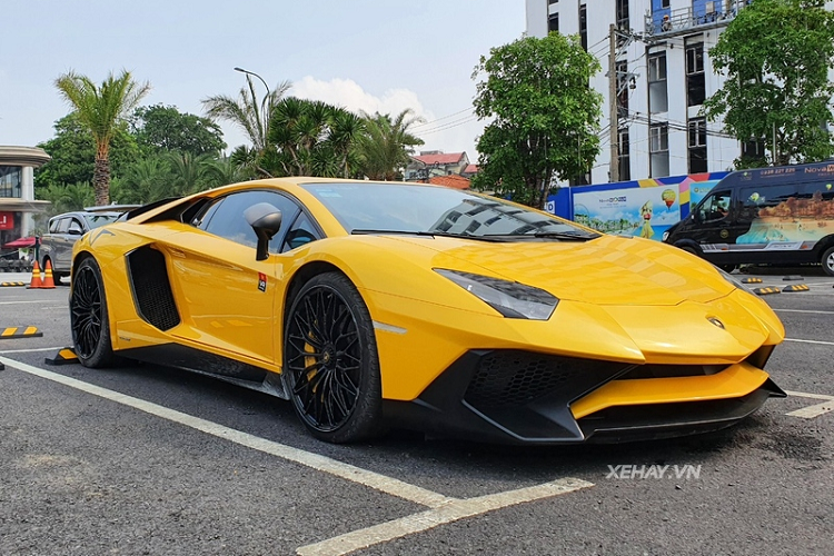 Lamborghini Aventador SV Coupe chi 600 chiec gia hon 30 ty tai Sai Gon