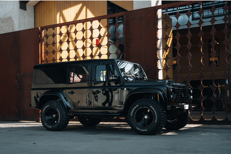 Ngam Land Rover Defender dia hinh gia tu 250.000 USD