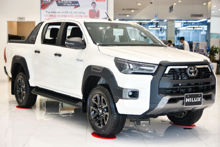 Toyota Hilux bien mat khoi thi truong Viet Nam