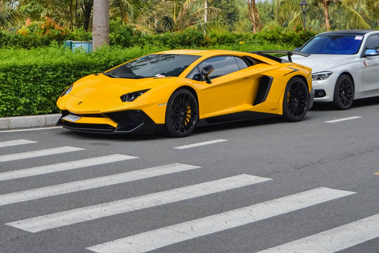 He lo Lamborghini Aventador SV Coupe thu hai tai Viet Nam-Hinh-5