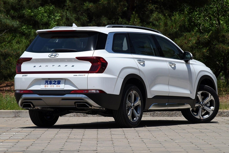 Hyundai SantaFe 2023 co phien ban 6 cho sang chanh-Hinh-5