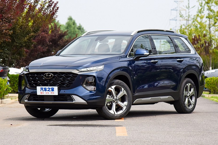 Hyundai SantaFe 2023 co phien ban 6 cho sang chanh