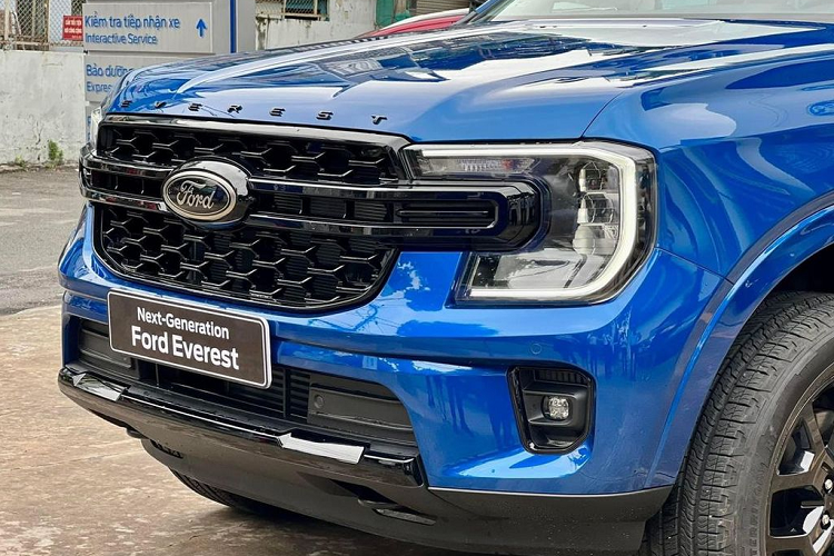 Ford Everest 2023 van khan hang tai Viet Nam, gia chua giam-Hinh-5