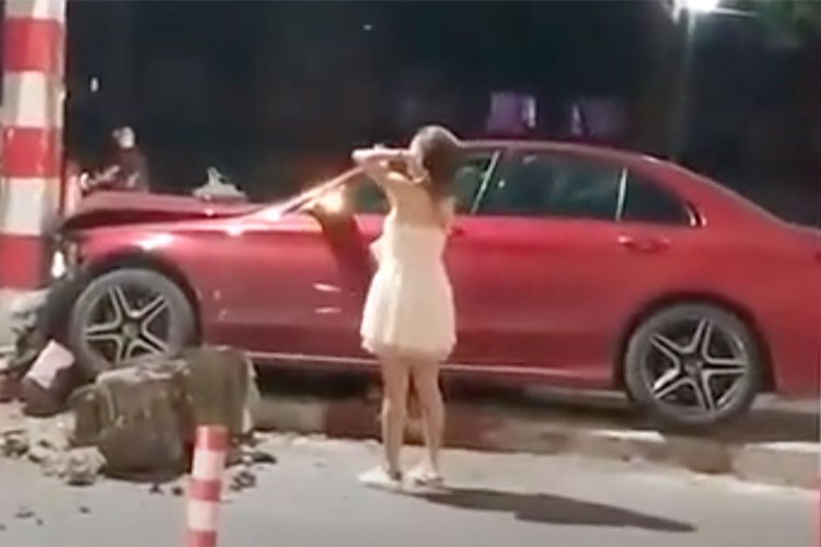 Ai cam lai Mercedes-Benz C300 AMG bi tai nan 'nat dau' o Ha Noi?-Hinh-6