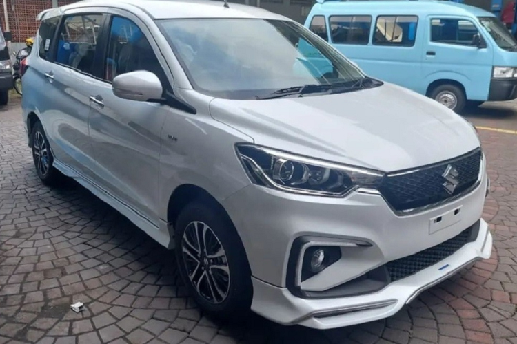 Gia xe Suzuki Ertiga Hybrid 2023 cao nhat 690 trieu dong