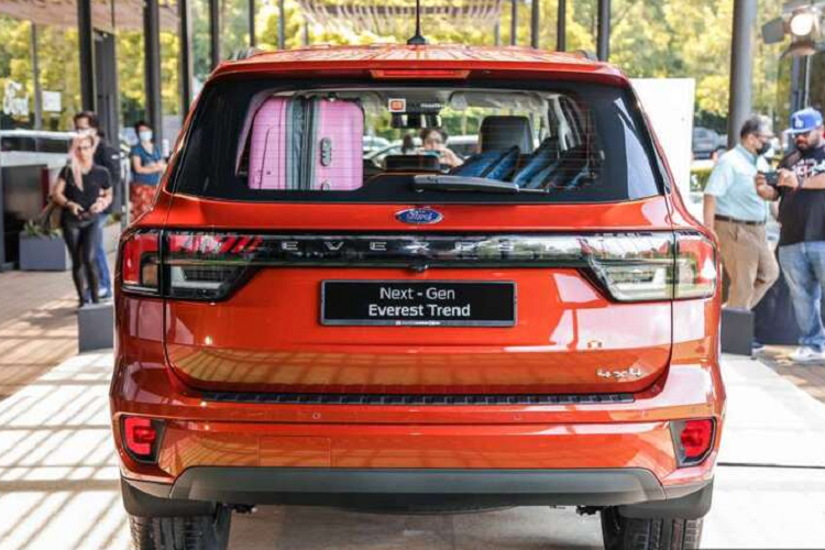 Ford Everest 2022 ra mat tai Malaysia gia dat hon Viet Nam ca tram trieu dong-Hinh-5