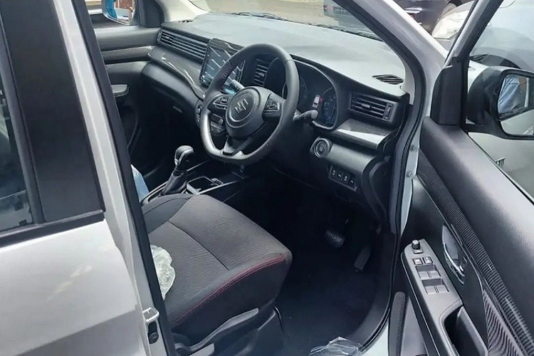 Can canh Suzuki Ertiga Hybrid co gia ban ra tu 539 trieu dong-Hinh-3