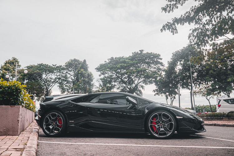 Can canh chiec Lamborghini Huracan mau den bong doc nhat Viet Nam-Hinh-4