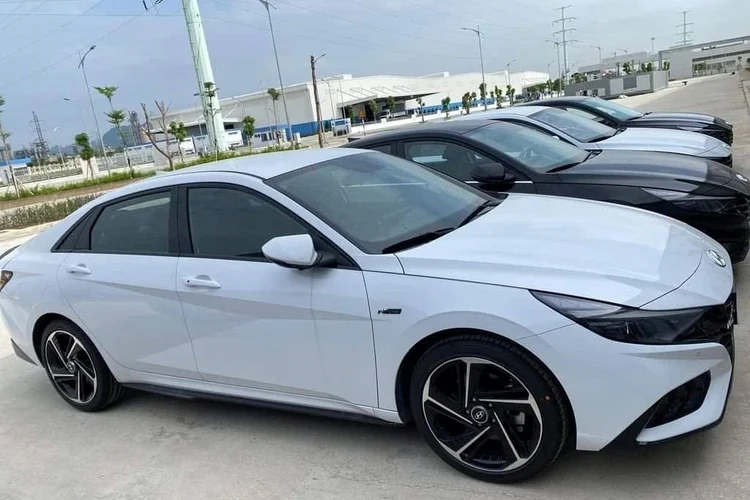 Hyundai Elantra 2023 