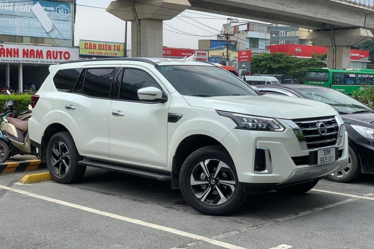 Can canh SUV Nissan Terra 2022 dau tien tai Viet Nam co bien so