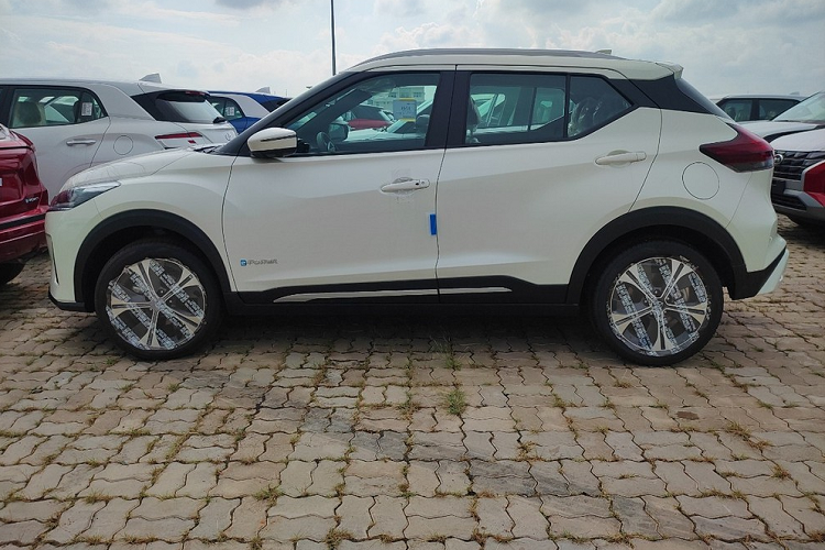 Ben trong mau xe Nissan Kicks e-Power 2023-Hinh-4