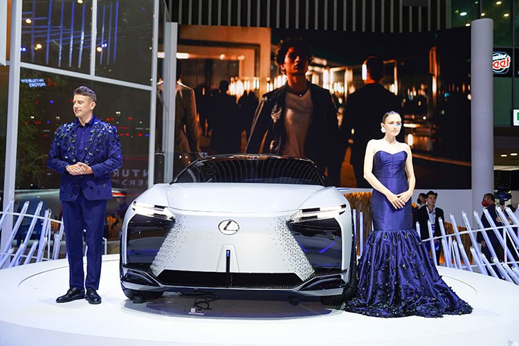 Can canh xe sang Lexus LF-Z voi thiet ke vuot thoi dai-Hinh-5