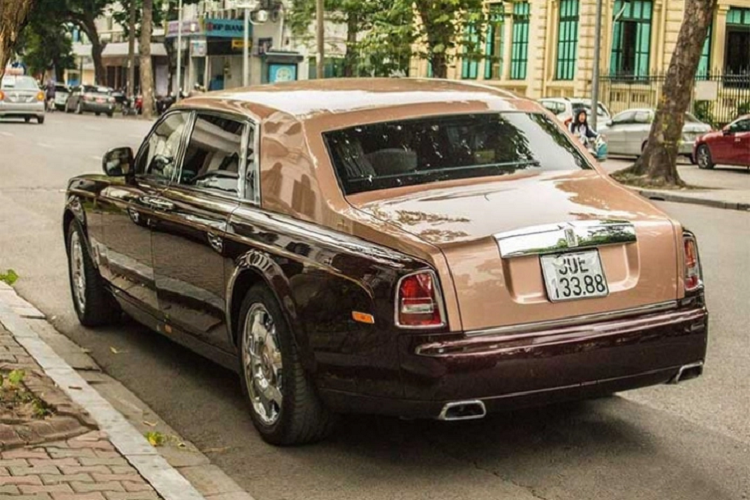 Sieu xe Rolls-Royce Ghost dat vang giam gan 1 ty dong van khong ai mua-Hinh-3