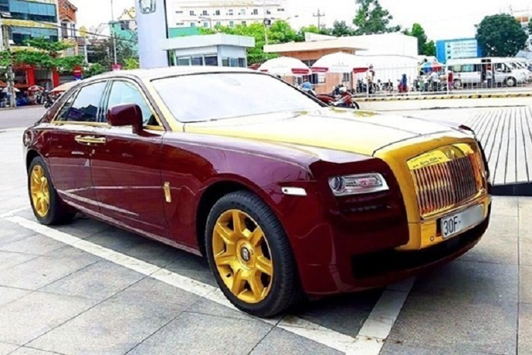 Sieu xe Rolls-Royce Ghost dat vang giam gan 1 ty dong van khong ai mua