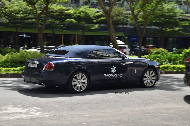 Can canh Rolls-Royce Dawn hon 30 ty thu 2 lan banh o Sai Gon-Hinh-3