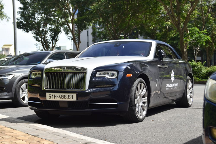 Can canh Rolls-Royce Dawn hon 30 ty thu 2 lan banh o Sai Gon