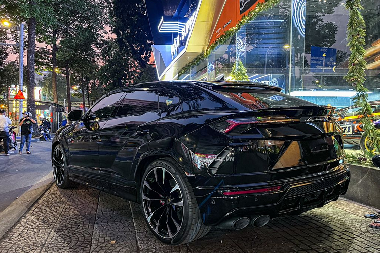 Can canh Lamborghini Urus hon 20 ty mau den doc nhat o Sai Gon-Hinh-10