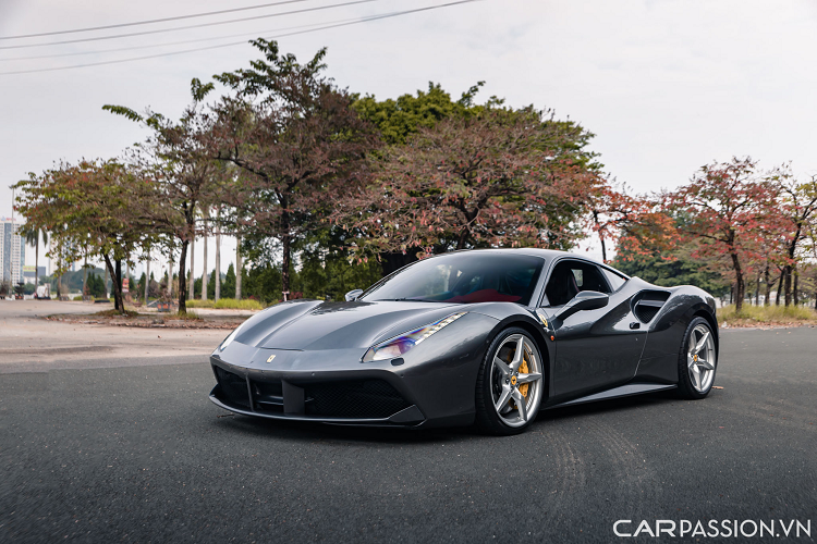 Ferrari 488 GTB co gia sieu re gan 9 ty dong-Hinh-2