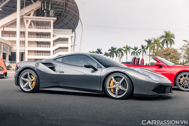 Ferrari 488 GTB co gia sieu re gan 9 ty dong-Hinh-3