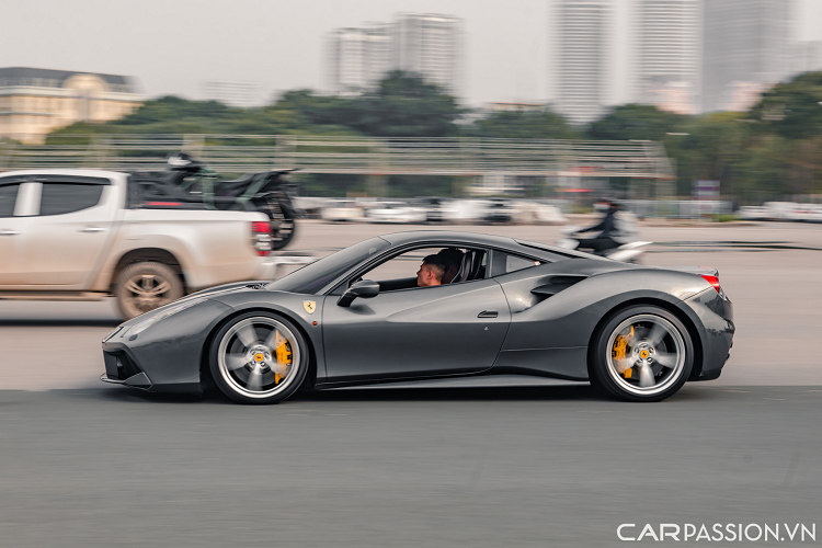 Ferrari 488 GTB co gia sieu re gan 9 ty dong-Hinh-15