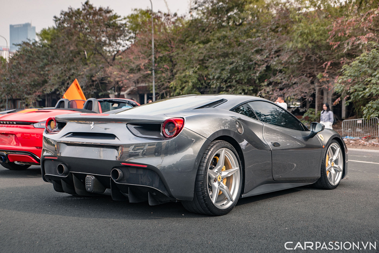 Ferrari 488 GTB co gia sieu re gan 9 ty dong-Hinh-5