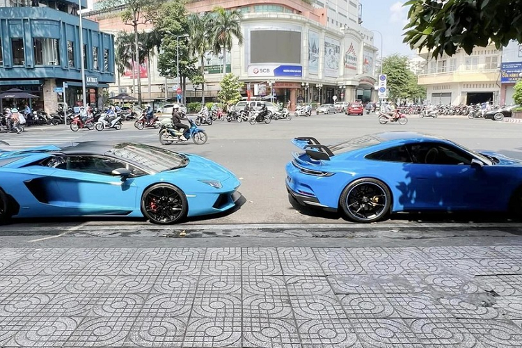 Duong pho Sai Gon xuat hien Porsche 911 GT3 va Lamborghini Aventador Roadster chuc ty-Hinh-2