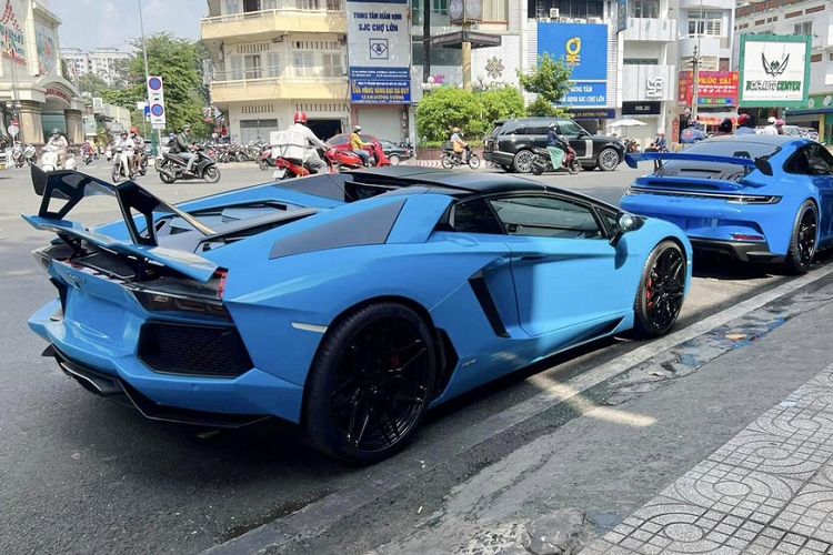 Duong pho Sai Gon xuat hien Porsche 911 GT3 va Lamborghini Aventador Roadster chuc ty-Hinh-5