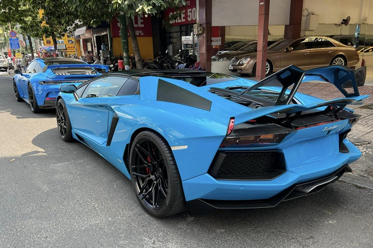 Duong pho Sai Gon xuat hien Porsche 911 GT3 va Lamborghini Aventador Roadster chuc ty-Hinh-6