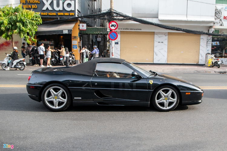 Sieu xe gia Ferrari 355 F1 Spider cua ong Dang Le Nguyen Vu co gi dac biet?-Hinh-6