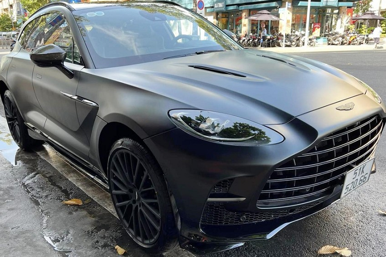 Dai gia Dang Le Nguyen Vu khai xuan bang Aston Martin DBX 707 gia 21,7 ty