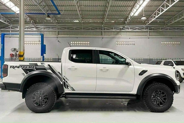 Ford Ranger Raptor 2023 hon 1,3 ty se den tay khach Viet vao thang 4 toi-Hinh-3