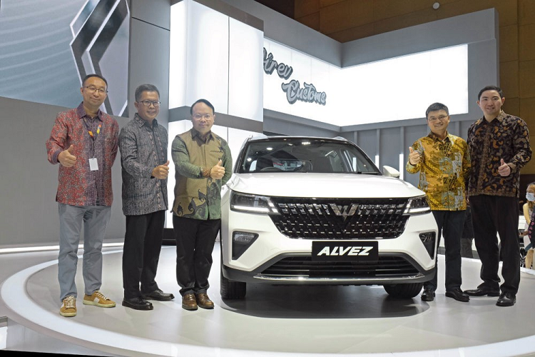 Wuling Alvez 2023 tu 330 trieu dong, san sang dau Honda HR-V