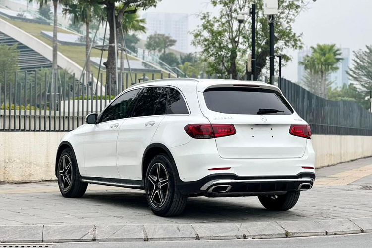 Mercedes-Benz GLC giam gia den 200 trieu dong-Hinh-3