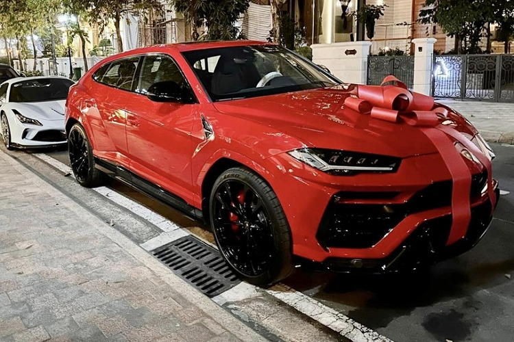 Lamborghini Urus mau doc duoc Dai gia Da Lat tau hon 21 ty