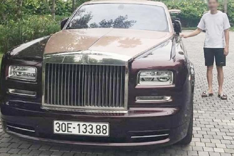 Huy dau gia lan 6 Rolls-Royce Phantom Lua thieng cua Trinh Van Quyet-Hinh-2