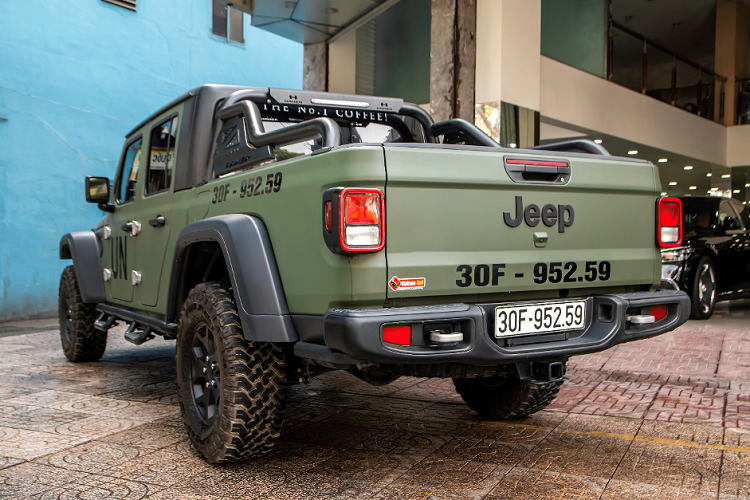 Qua Vu khoe lai Jeep Gladiator tu Dak Lak ve Sai Gon khong met-Hinh-10