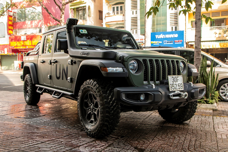 Qua Vu khoe lai Jeep Gladiator tu Dak Lak ve Sai Gon khong met-Hinh-2