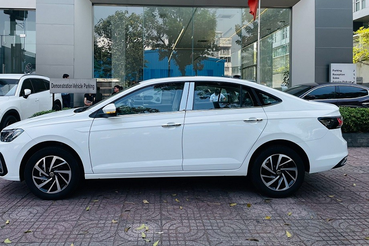 Volkswagen Virtus 2023 tai Viet Nam - 'sedan binh dan' dang duoc giam gia-Hinh-2