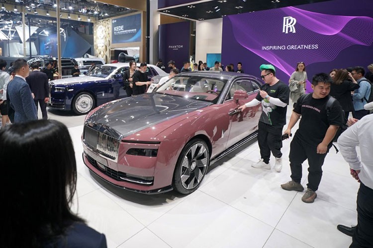 Rolls-Royce Spectre tu 19 ty dong sat Viet Nam, cac dai gia 