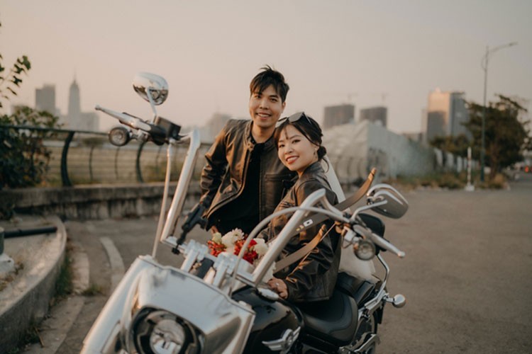 Chum anh co dau Viet cuoi Harley Davidson hon 750 trieu-Hinh-7