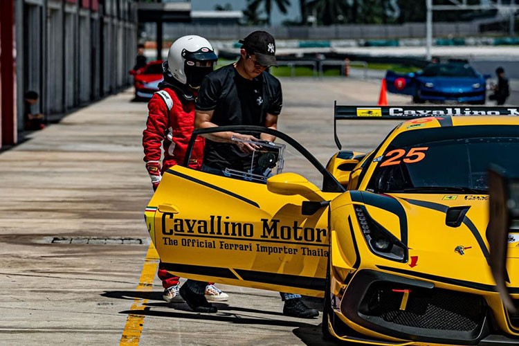 Cuong Do la trai nghiem sieu xe dua Ferrari 488 Challenge-Hinh-6