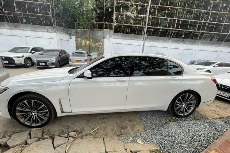 BMW 750Li 'chu tich' ban chi 600 trieu tai Ha Noi vi... mot ly do-Hinh-3