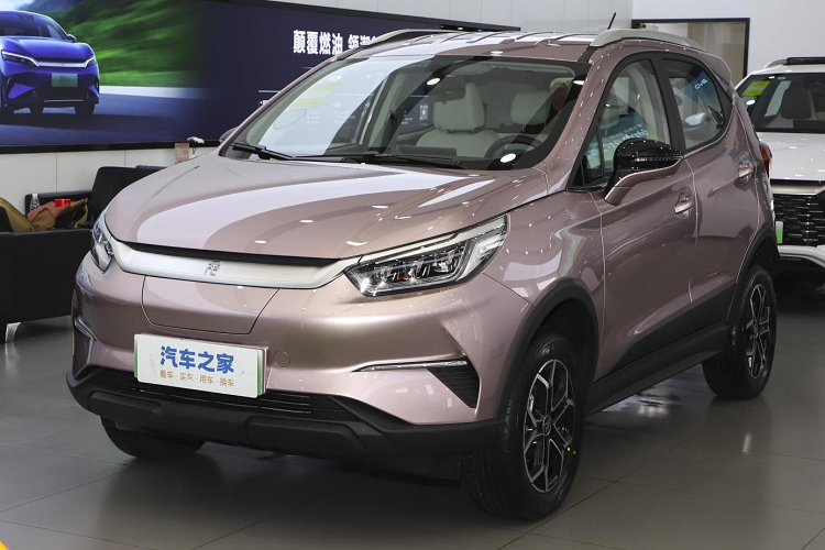 SUV dien Yuan Pro chot gia chi tu 318 trieu dong