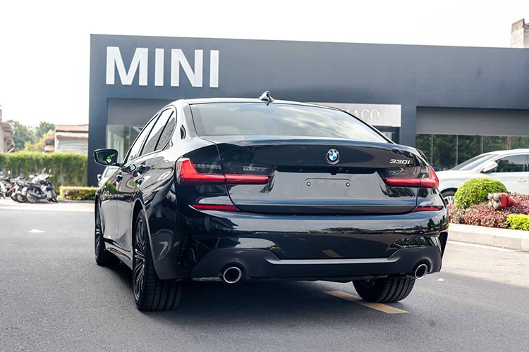 BMW 3-Series tai Viet Nam dang re hon Toyota Camry?-Hinh-4