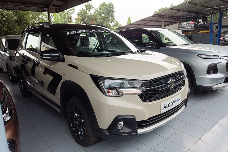 Suzuki XL7 Hybrid 2023 tu 448 trieu tai Indonesia, sap ve Viet Nam-Hinh-3